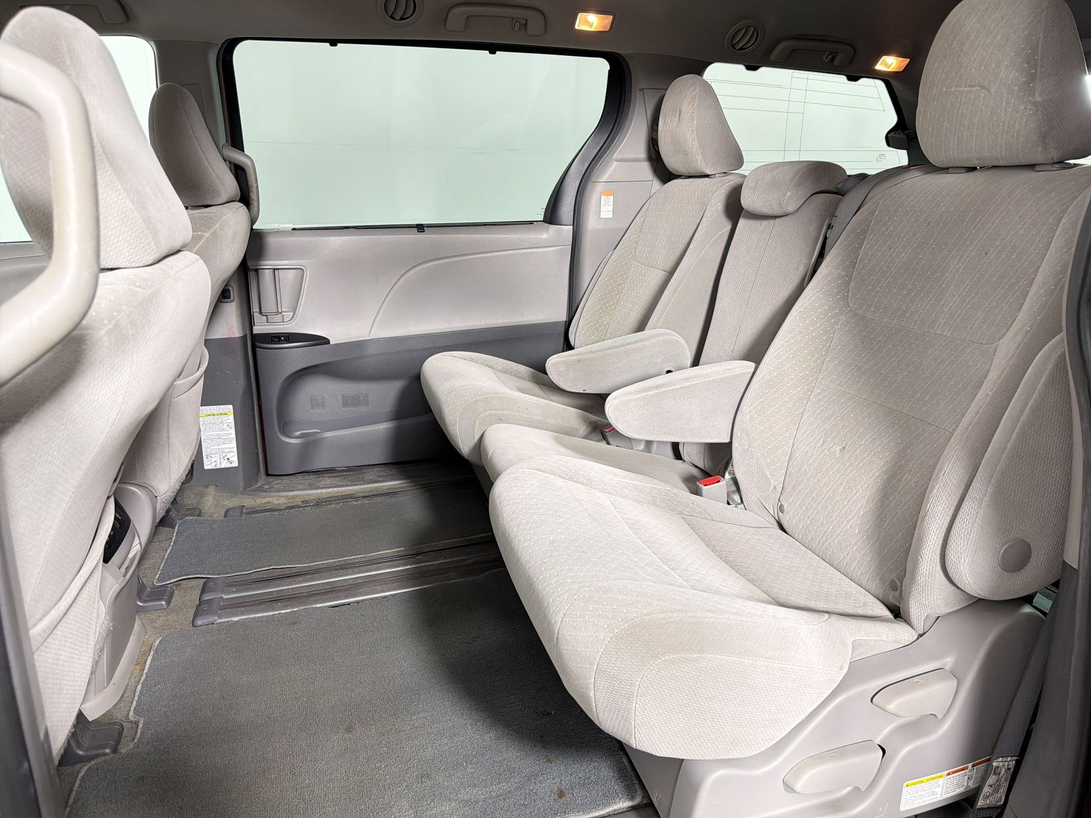 Used 2018 Toyota Sienna LE image 23