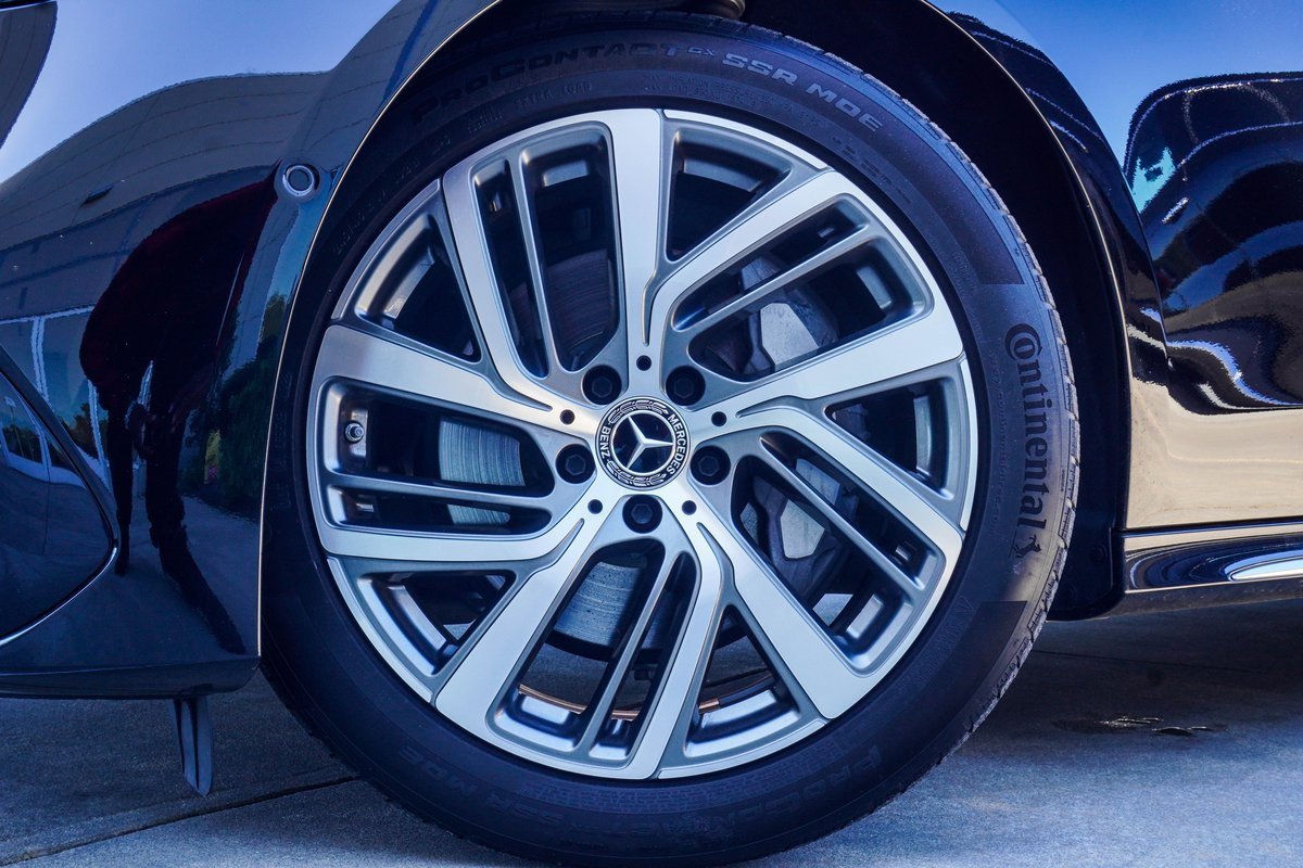 Used 2024 Mercedes-Benz E 350 4MATIC Sedan image 2