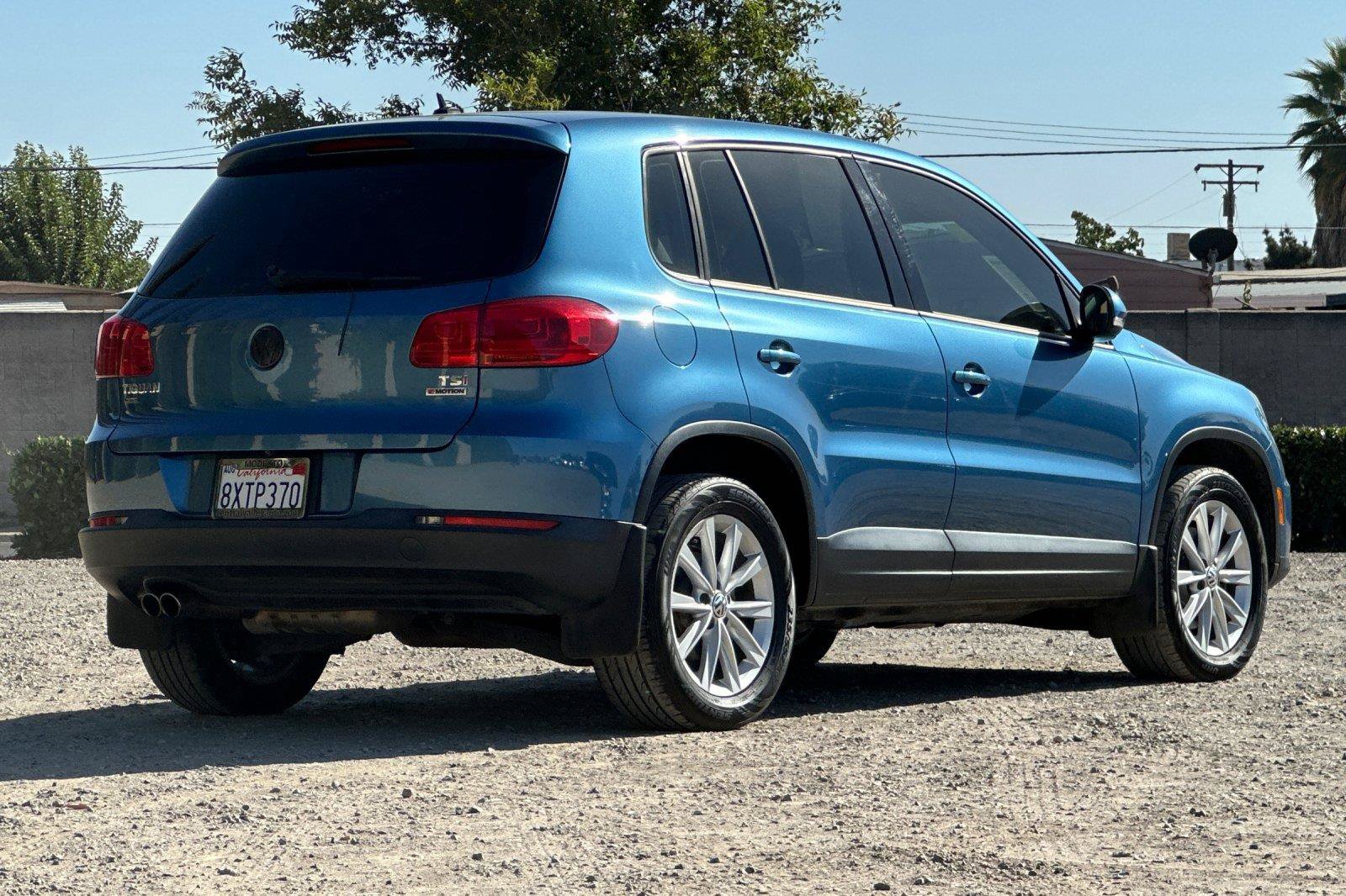 Used 2017 Volkswagen Tiguan Limited w/ Alloy Wheels Package AWD/4WD image 3