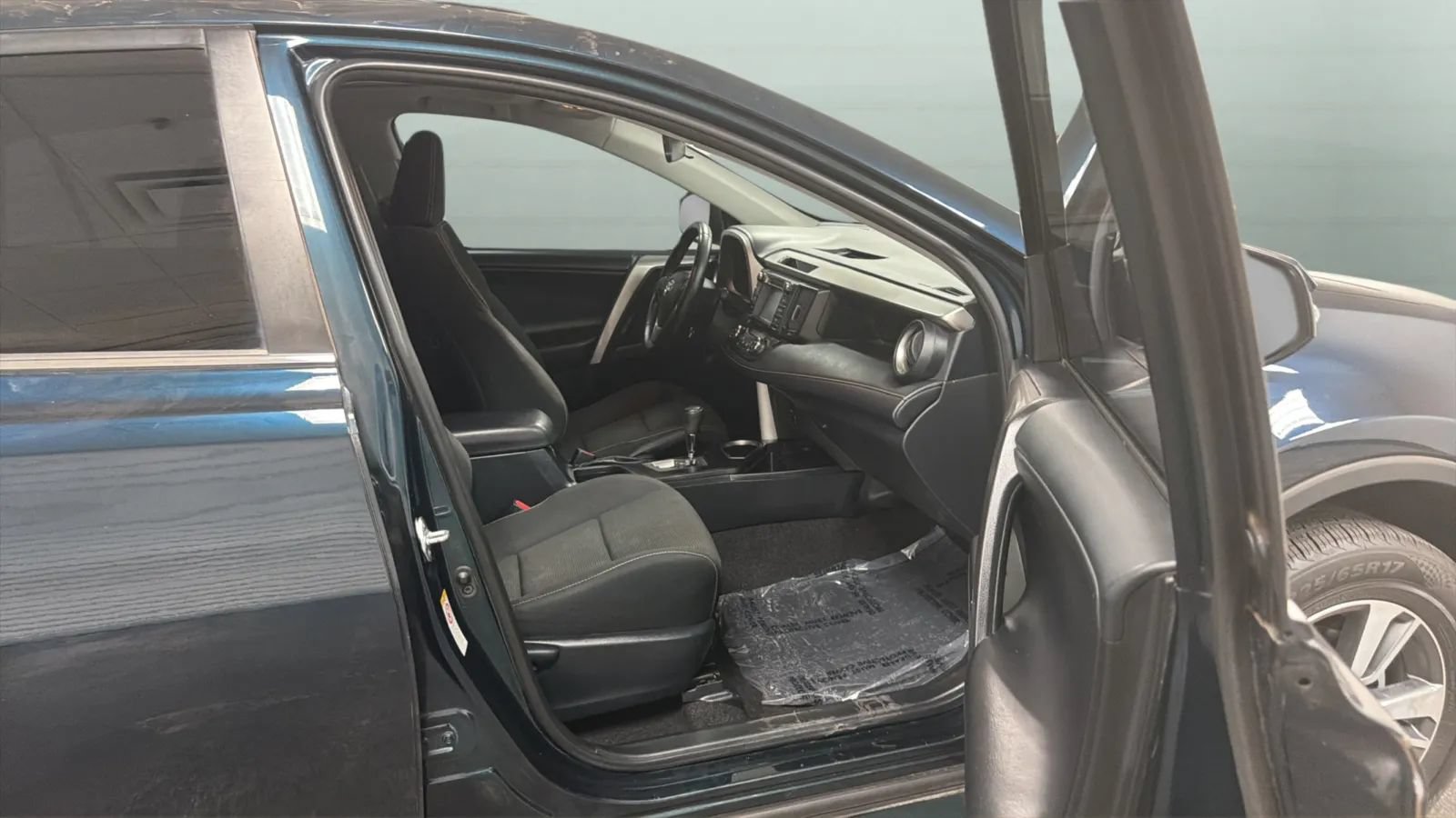 Used 2018 Toyota RAV4 XLE w/ Plus Extra Value Package FWD image 22