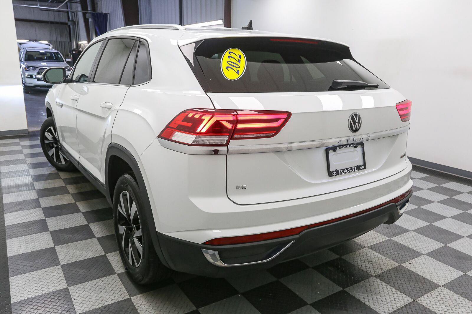 Certified 2022 Volkswagen Atlas Cross Sport SE AWD/4WD image 11