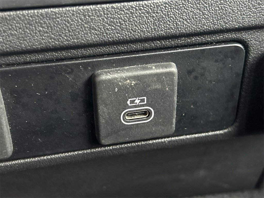 Used 2024 Jaguar F-PACE R-Dynamic S image 23