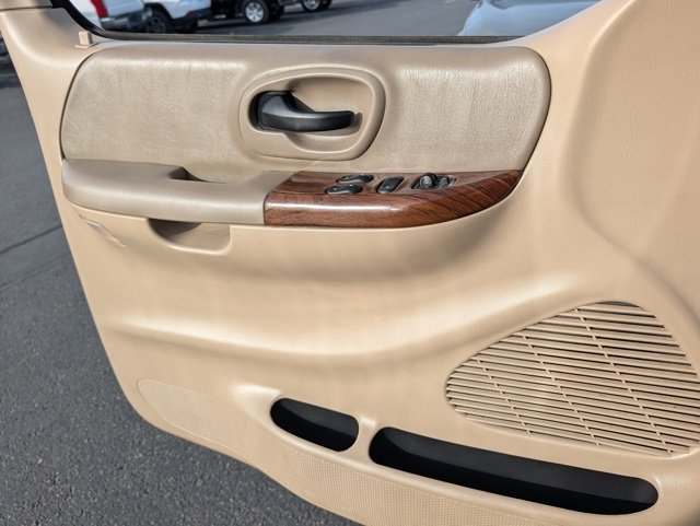 Used 2001 Ford F150 Lariat image 17