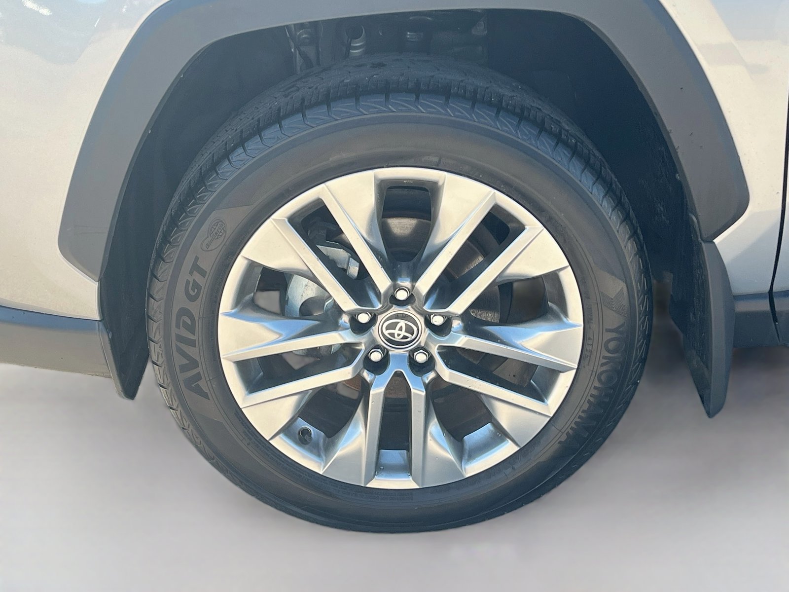Used 2025 Toyota RAV4 XLE Premium AWD/4WD image 33