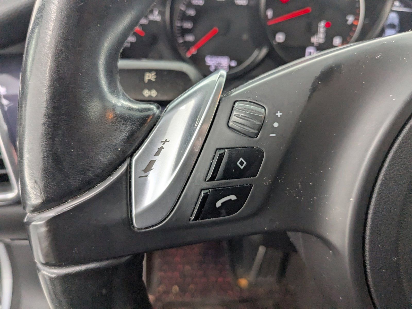 Used 2015 Porsche Panamera 4 image 16