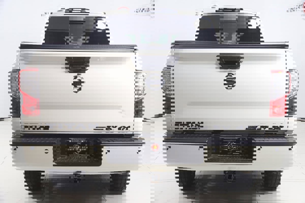 Used 2019 Nissan Titan SV w/ SV Convenience Package image 43