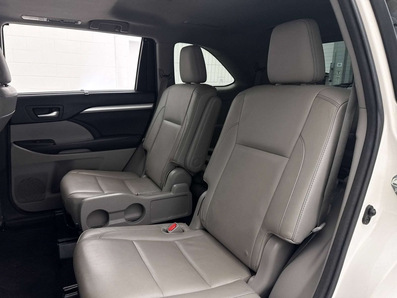 Used 2015 Toyota Highlander XLE AWD/4WD image 25