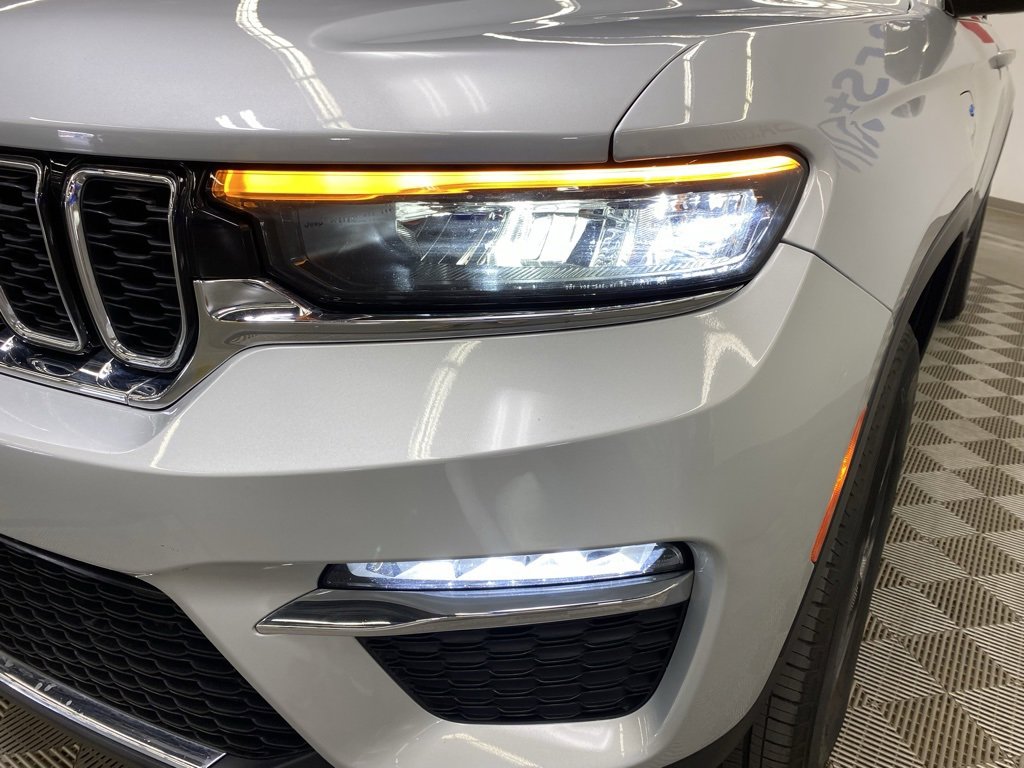 Used 2023 Jeep Grand Cherokee 4WD 4xe image 5