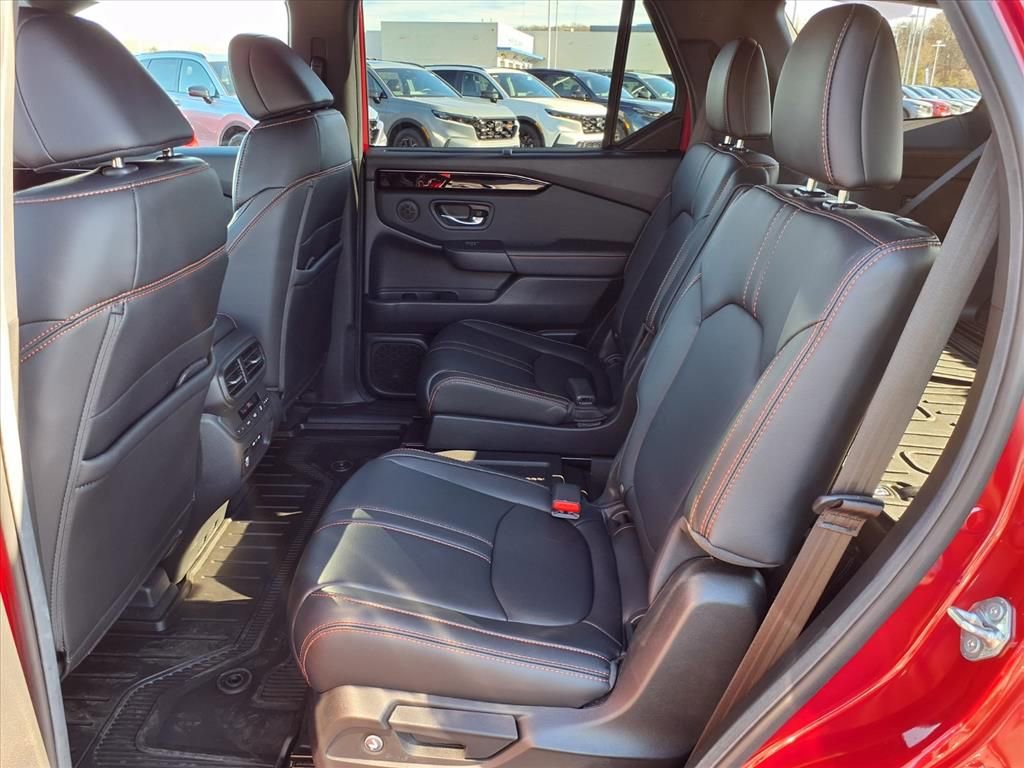 Certified 2025 Honda Pilot TrailSport image 11