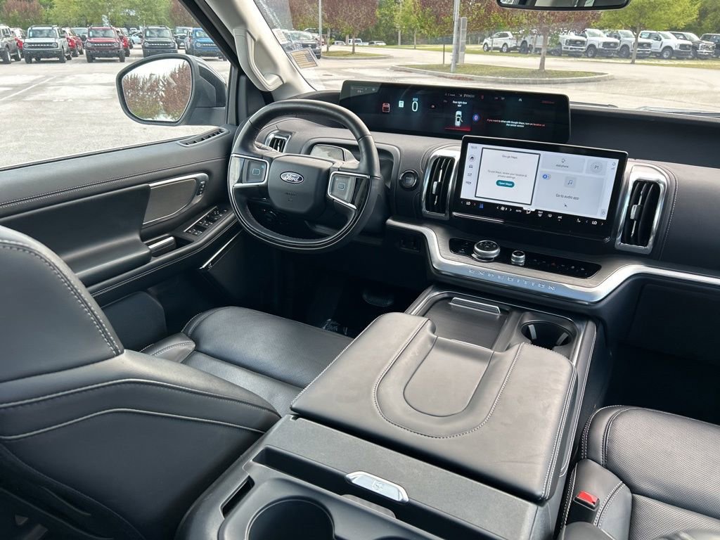 Used 2025 Ford Expedition Platinum w/ Driver's Package image 9