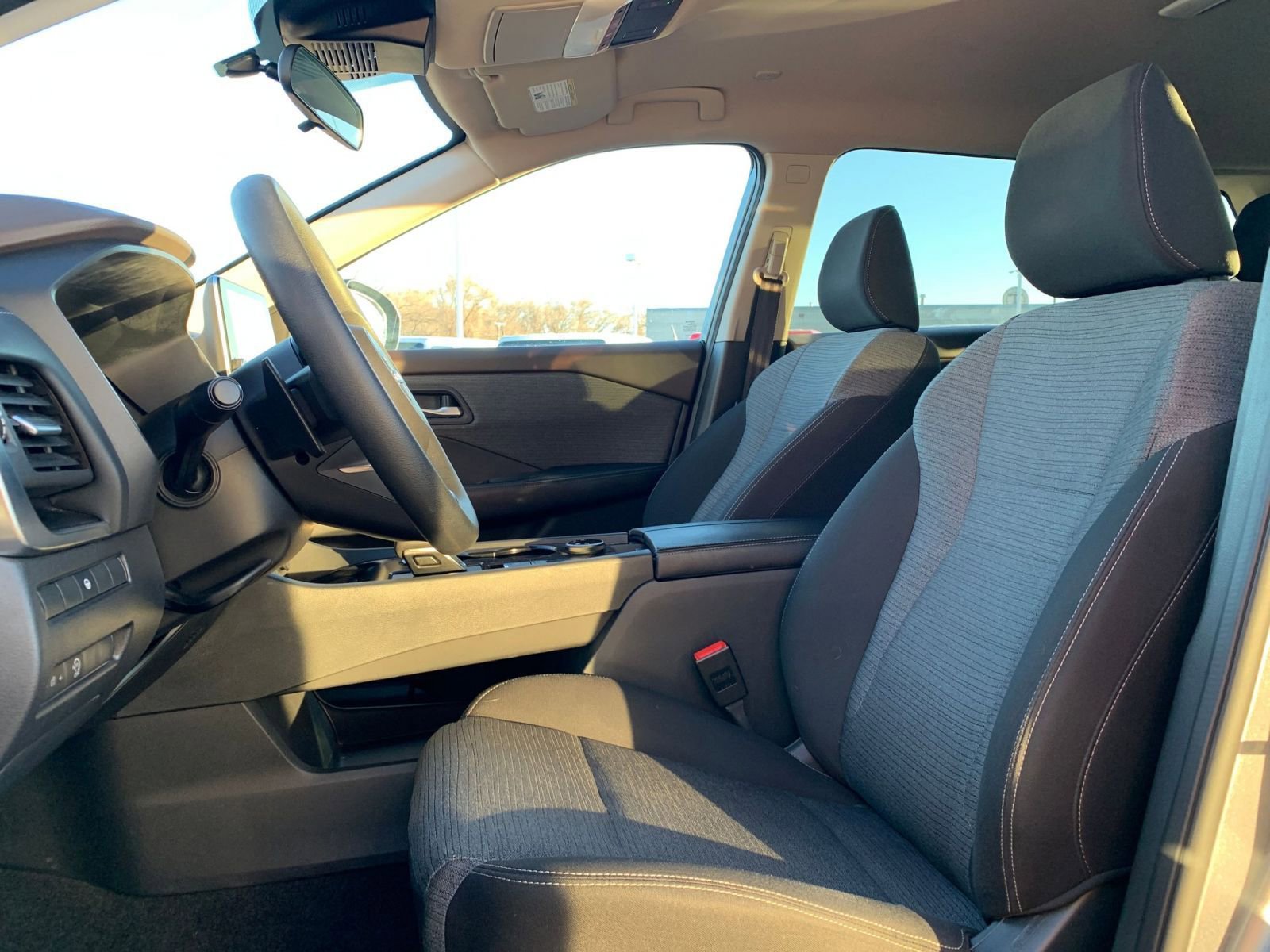 Used 2023 Nissan Rogue SV image 27