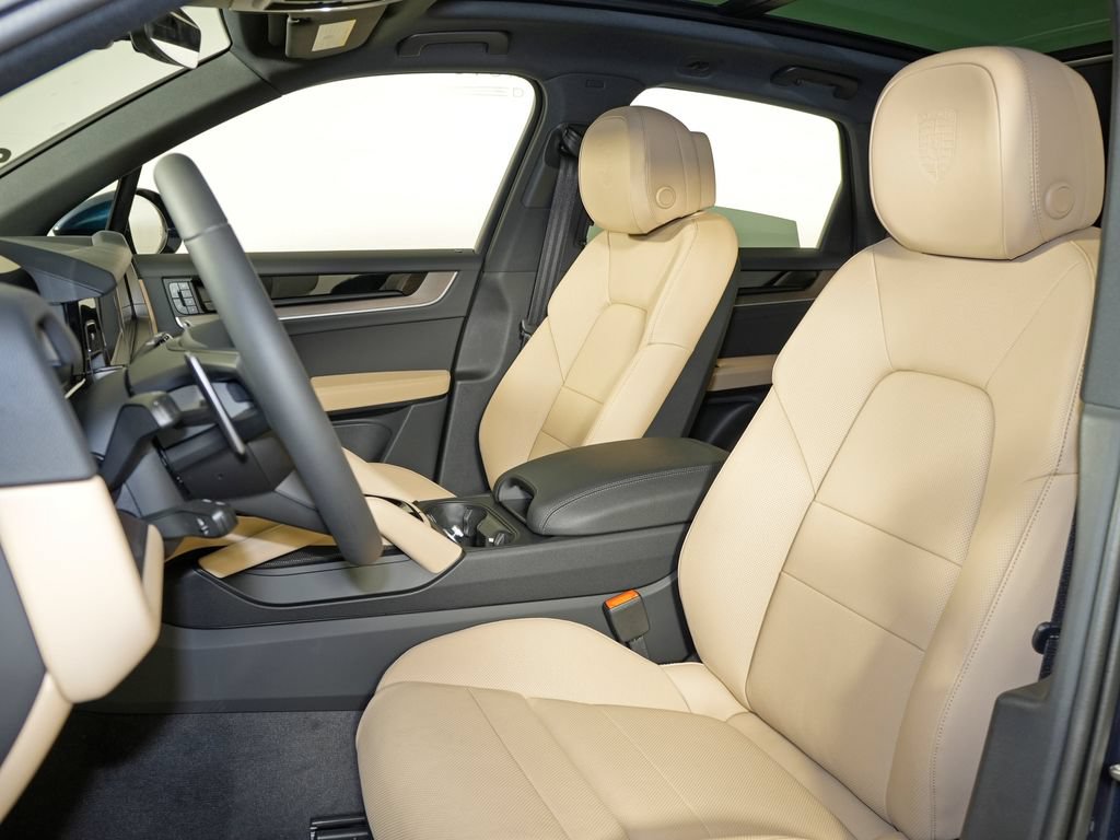 New 2026 Porsche Cayenne AWD/4WD image 5