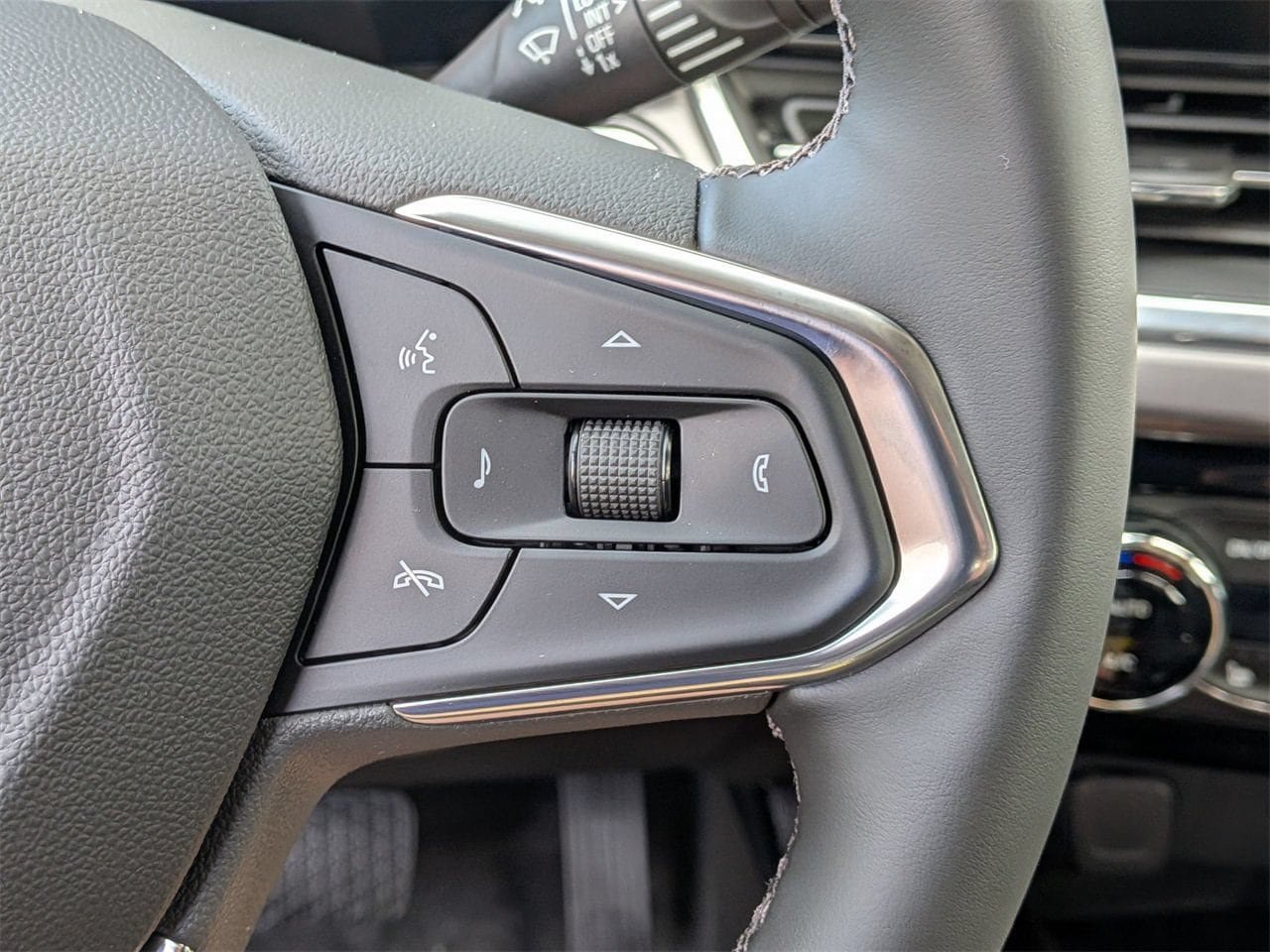 New 2026 Chevrolet Trax ACTIV w/ Sunroof Package FWD image 12