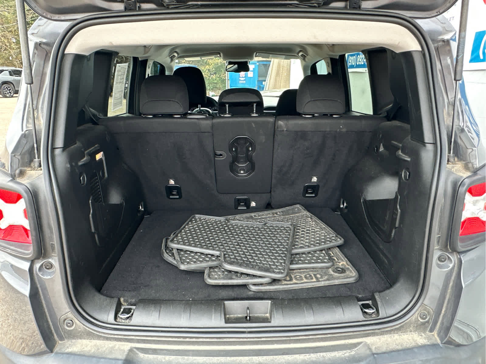 Used 2022 Jeep Renegade Latitude w/ Convenience Group image 21