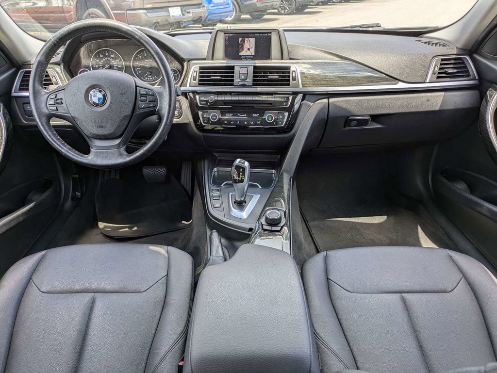 Used 2018 BMW 320i xDrive Sedan AWD/4WD image 19