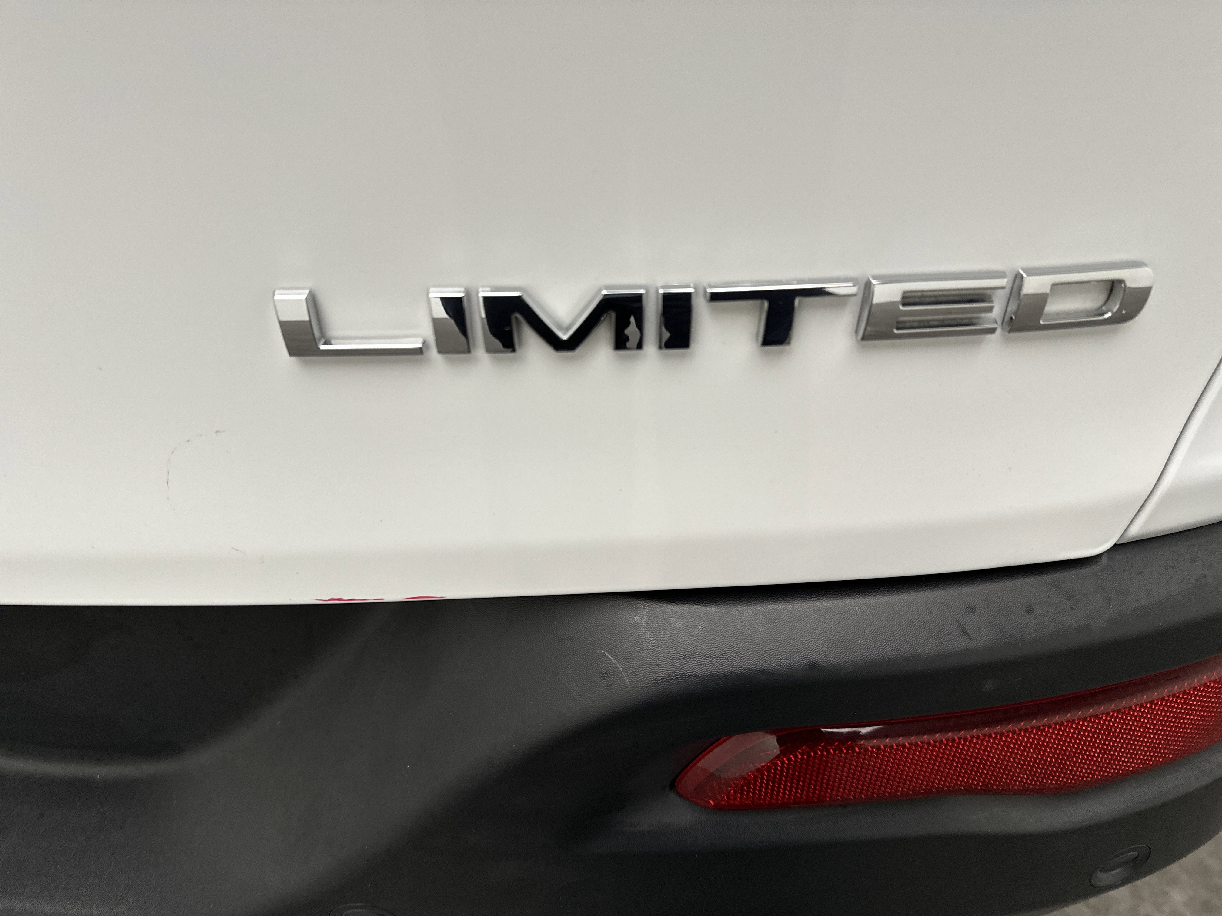 Used 2018 Jeep Cherokee Limited image 10