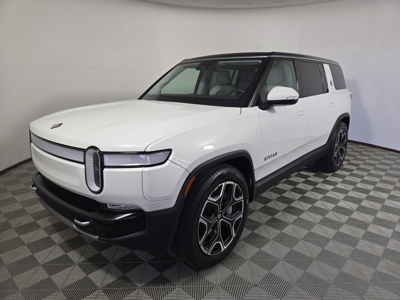 Used 2024 Rivian R1S Adventure