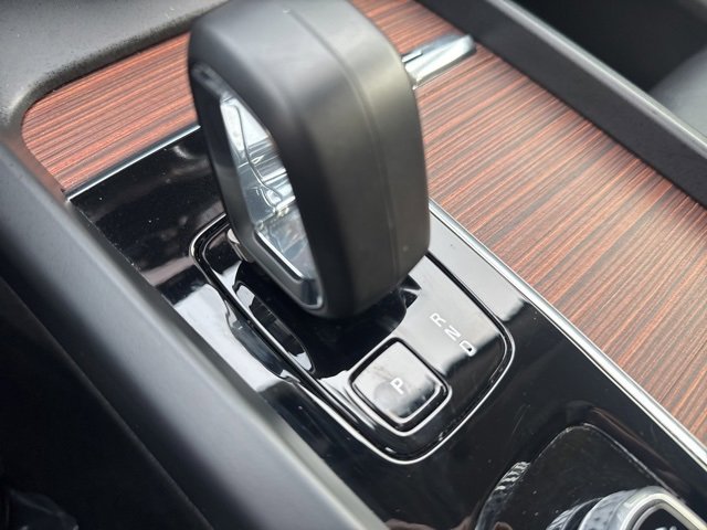 Used 2024 Volvo XC60 B5 Plus image 22