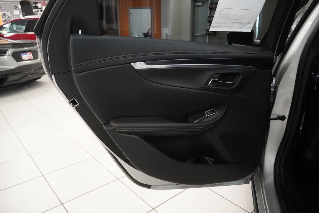 Used 2018 Chevrolet Impala LT FWD image 21