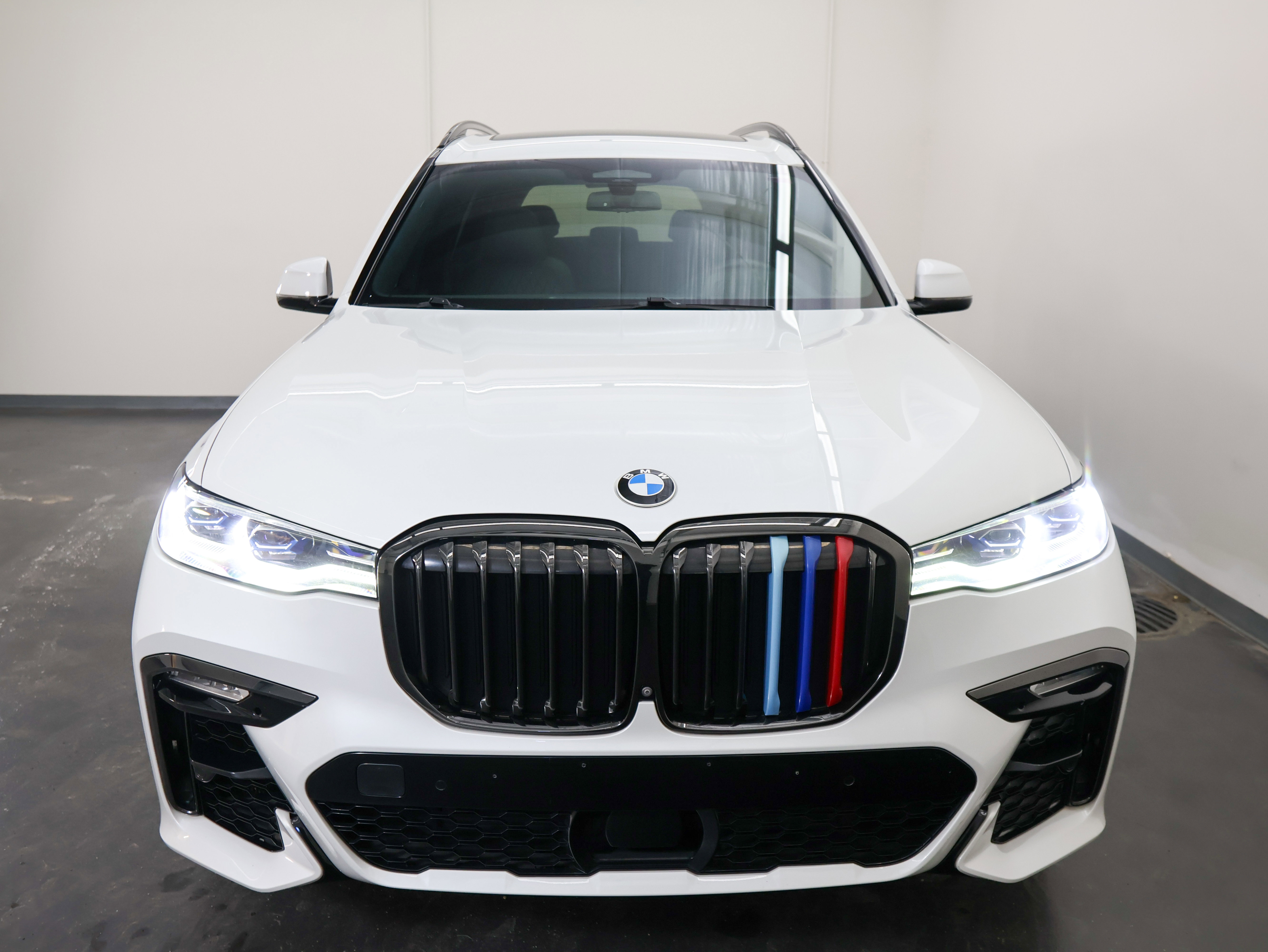 Used 2021 BMW X7 M50i image 8