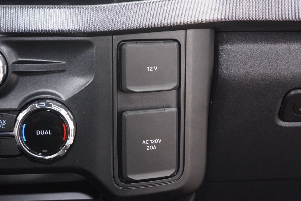 Used 2025 Ford F250 Platinum w/ FX4 Off-Road Package AWD/4WD image 19