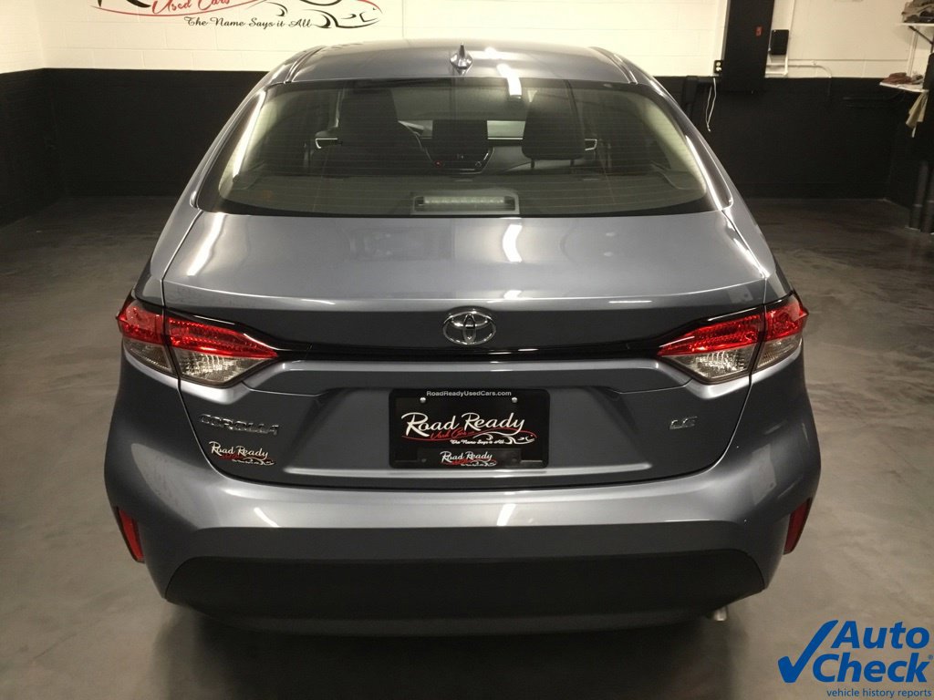 Used 2025 Toyota Corolla LE w/ LE Premium Package FWD image 9