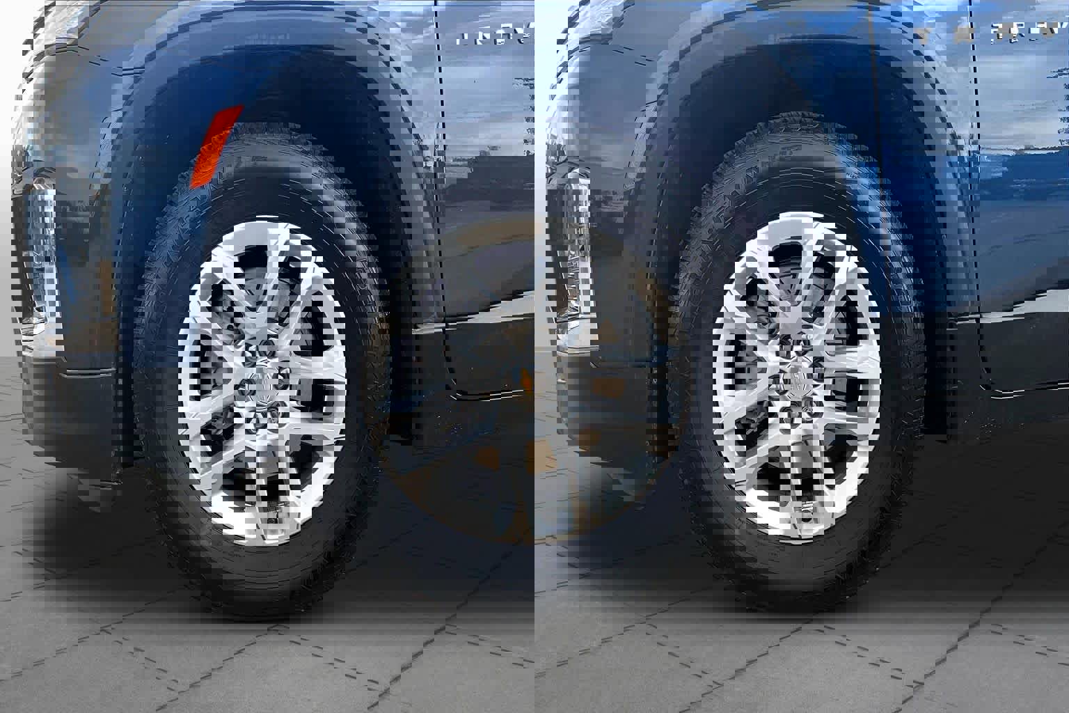 Used 2022 Chevrolet Traverse LS FWD image 11