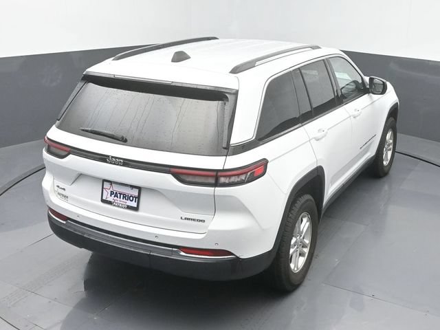 Used 2024 Jeep Grand Cherokee Laredo AWD/4WD image 33
