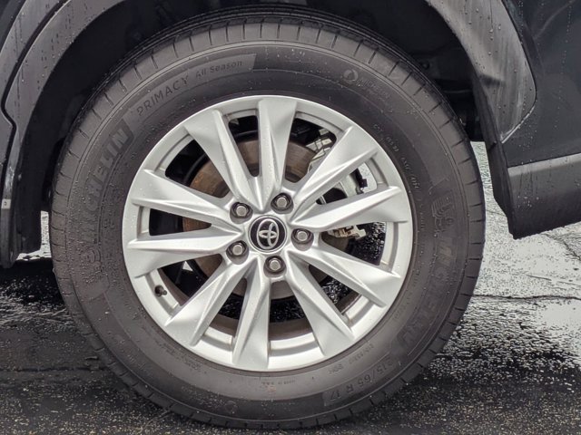 Used 2025 Toyota Corolla Cross LE image 13