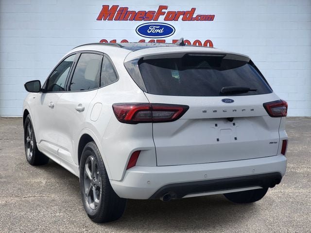 Used 2023 Ford Escape ST-Line w/ Tech Pack #1 AWD/4WD image 4