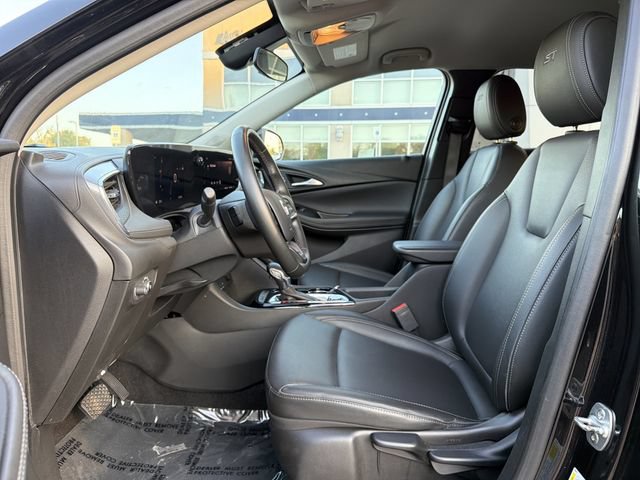 Used 2024 Buick Encore GX Sport Touring FWD image 11