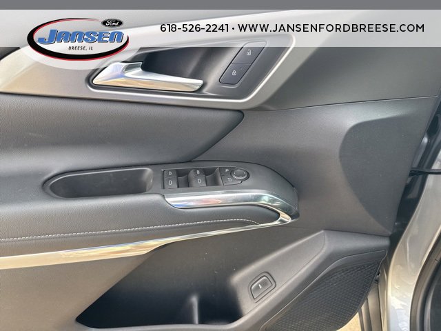Used 2025 Chevrolet Traverse LT image 8