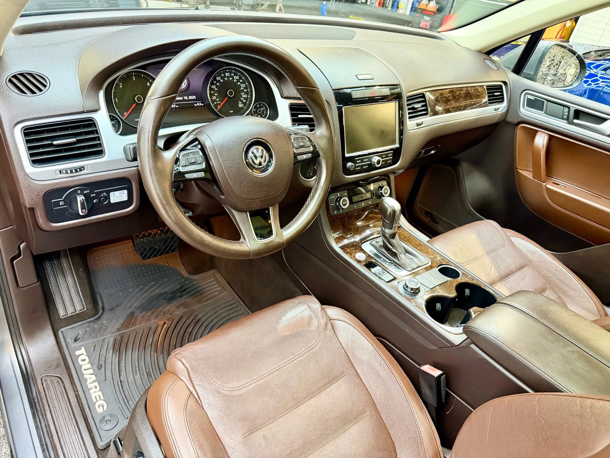 Used 2013 Volkswagen Touareg TDI image 12