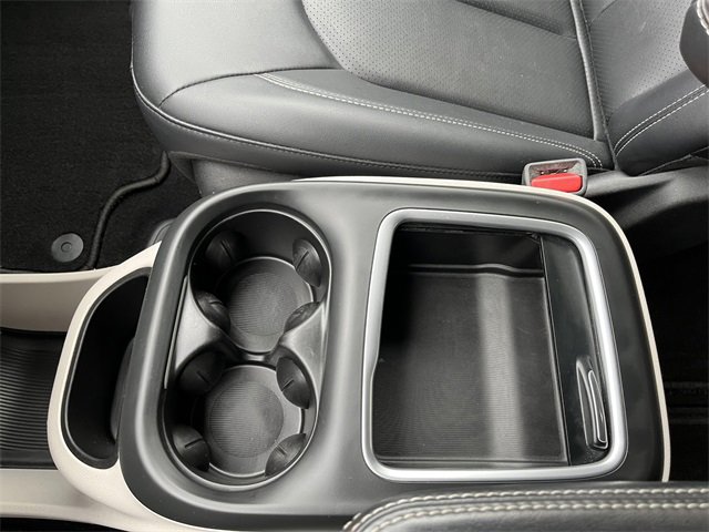 Used 2024 Chrysler Pacifica Touring-L image 9