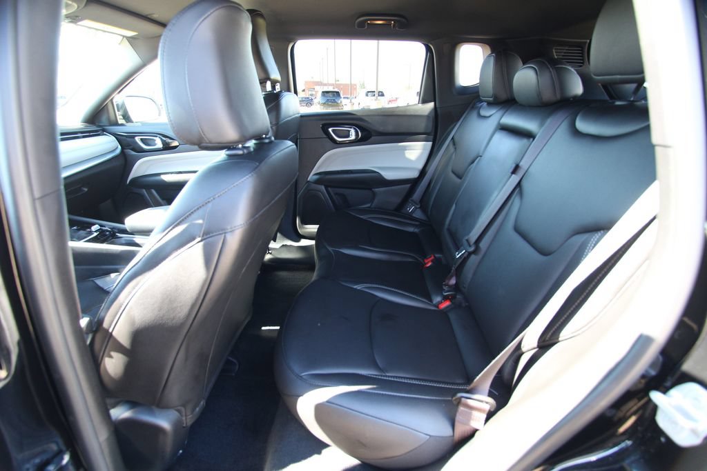 Used 2025 Jeep Compass Limited AWD/4WD image 7