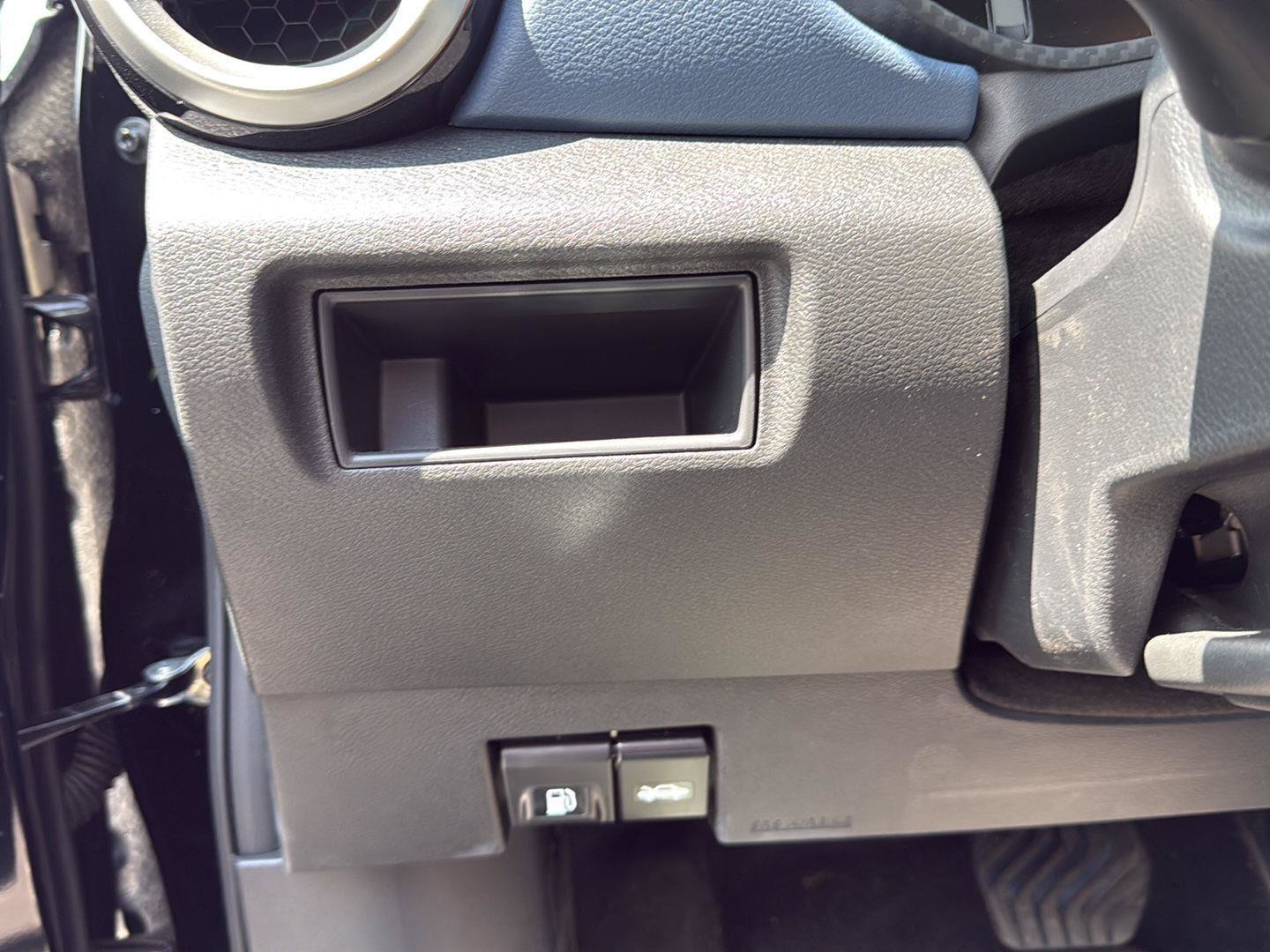 New 2025 Nissan Versa SV w/ Trunk Package FWD image 12