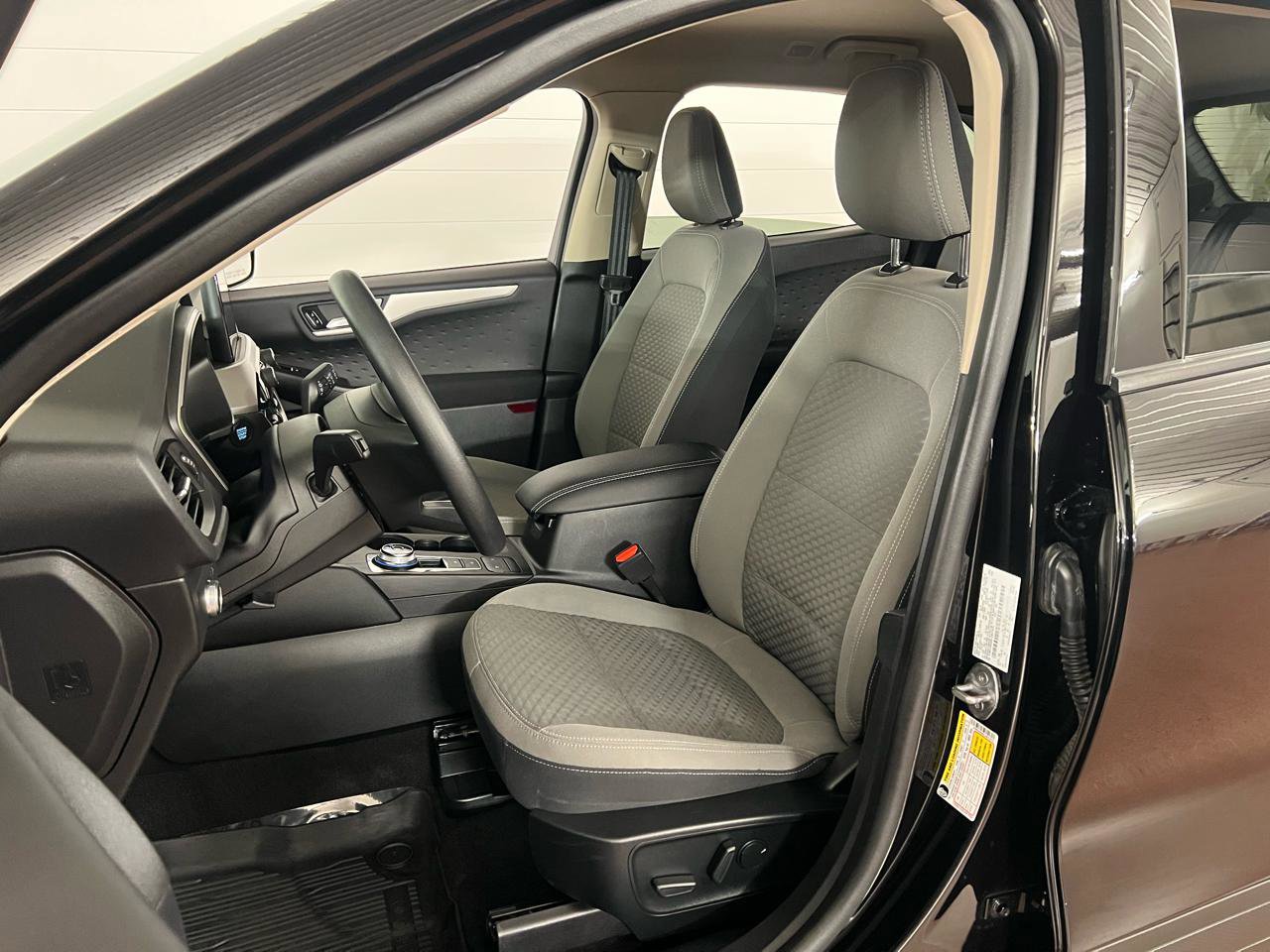 Used 2020 Ford Escape SE image 13