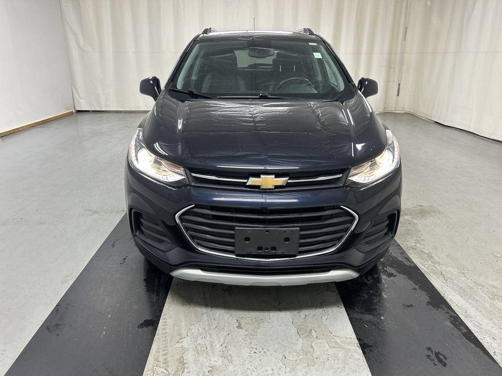 Used 2021 Chevrolet Trax LT w/ Driver Confidence Package AWD/4WD image 3