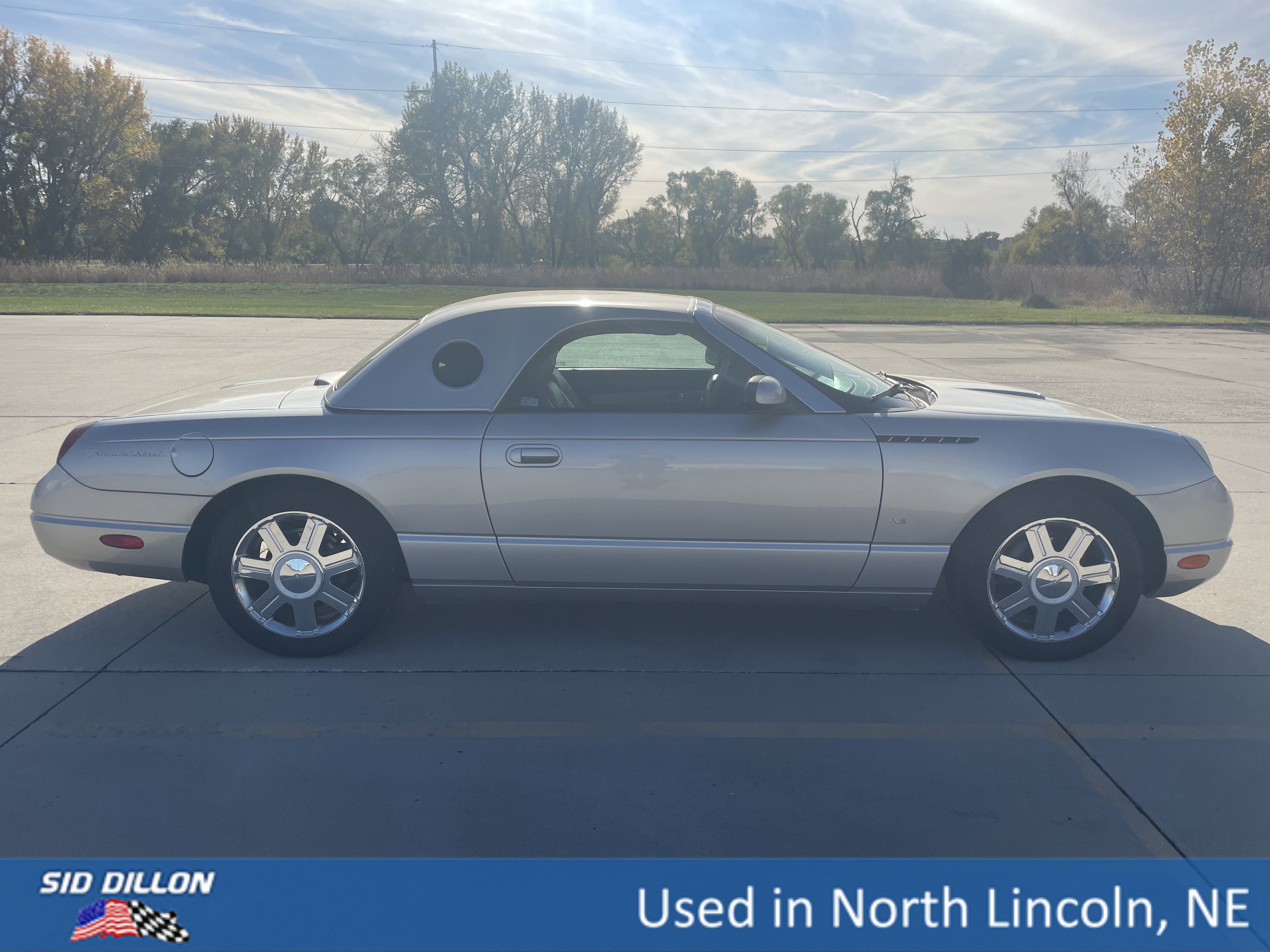 Used 2004 Ford Thunderbird Deluxe image 3