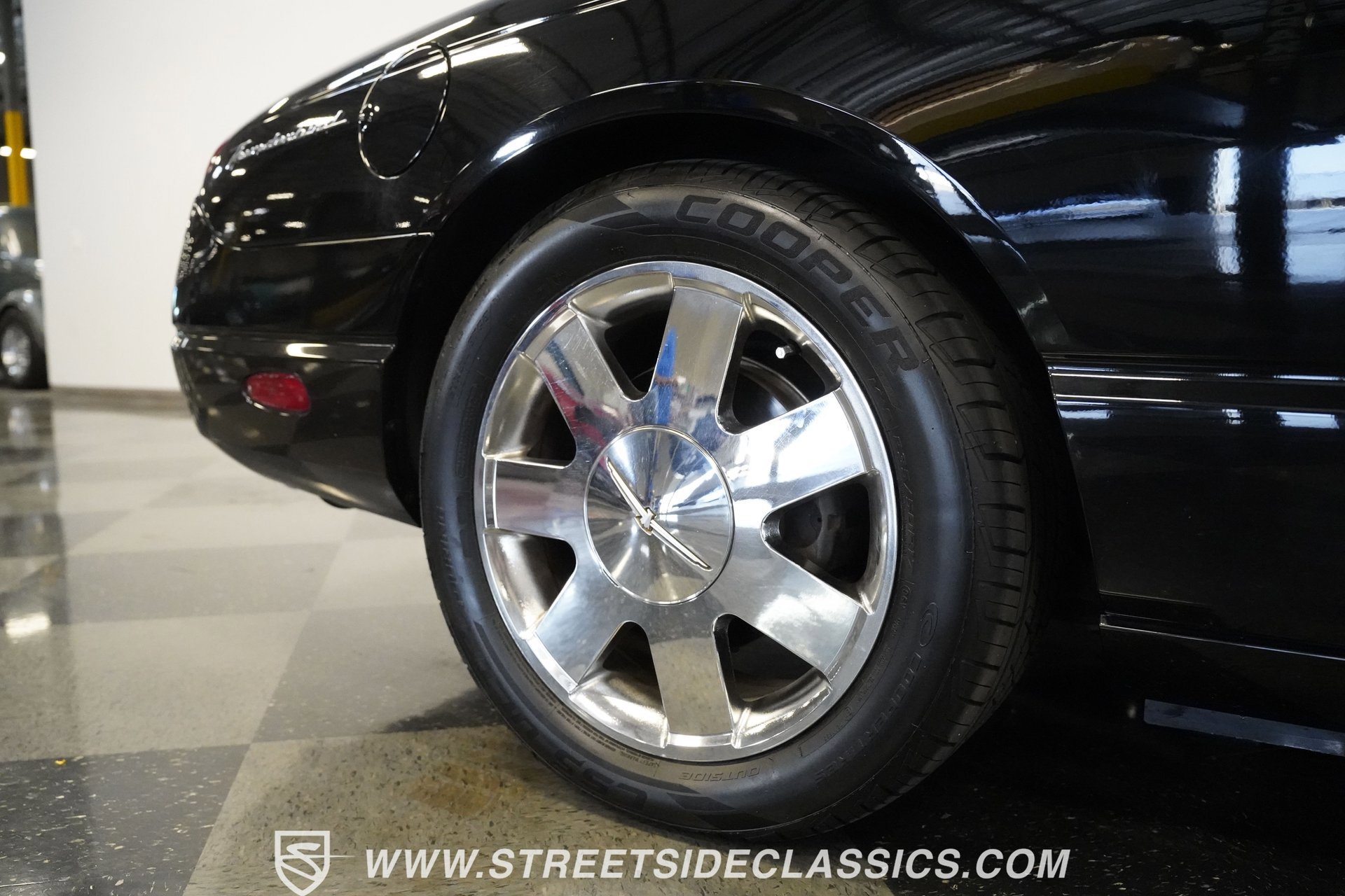 Used 2002 Ford Thunderbird image 39