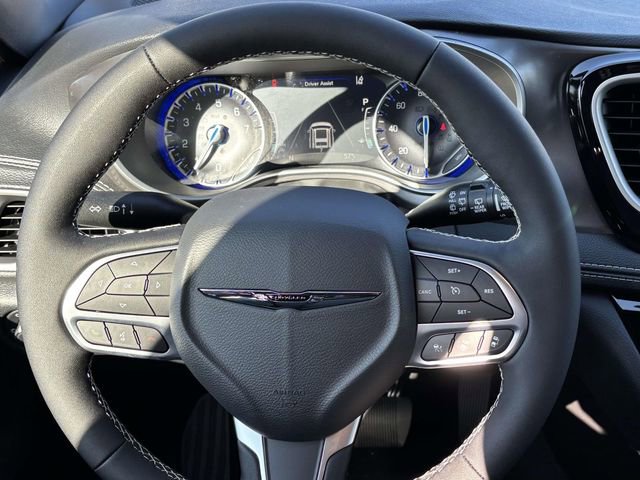 New 2026 Chrysler Pacifica Select image 11