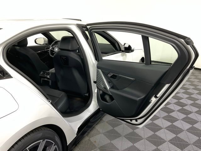 Used 2024 BMW i5 eDrive40i w/ M Sport Package RWD image 40