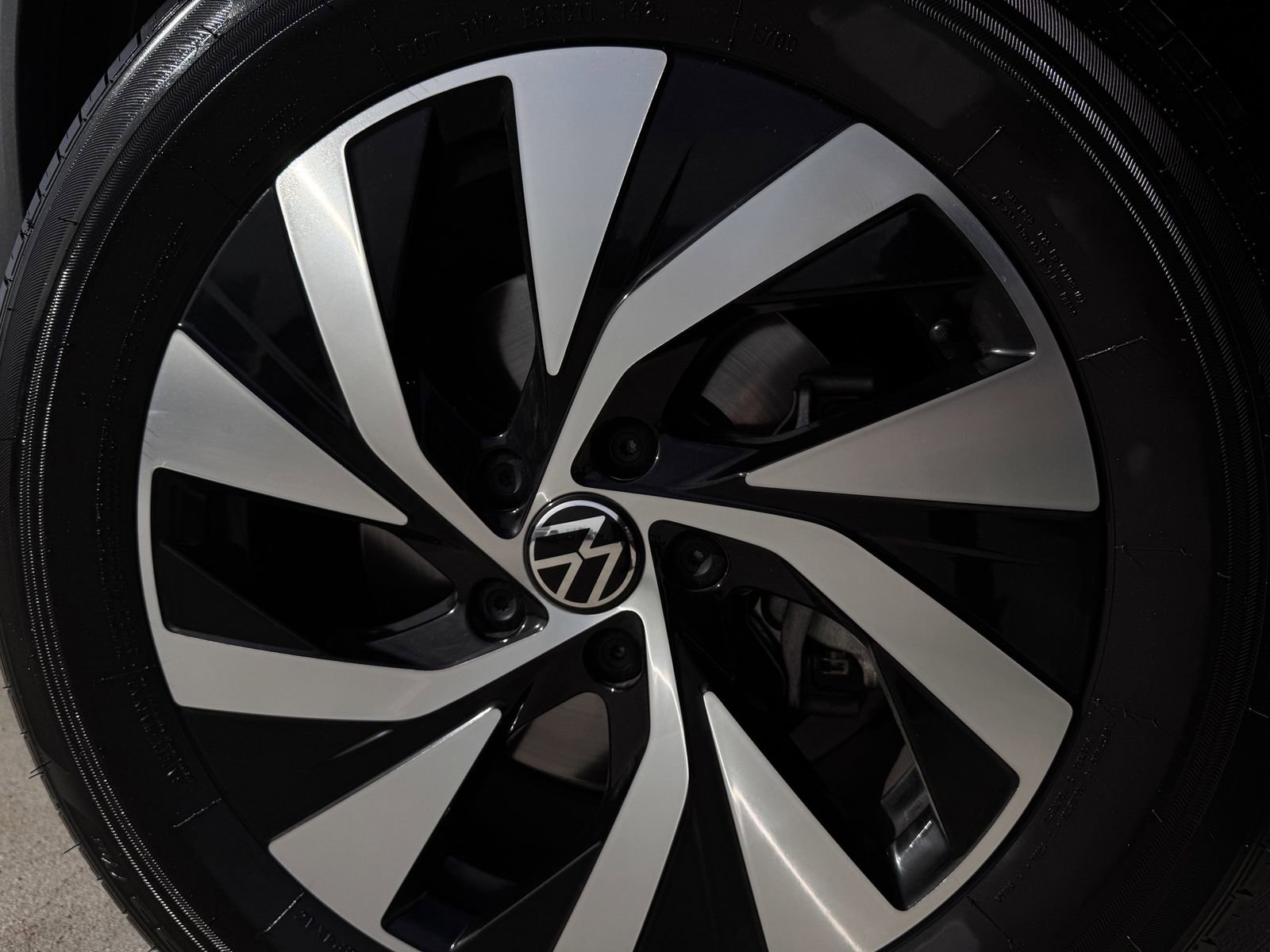 Used 2025 Volkswagen Tiguan S image 10