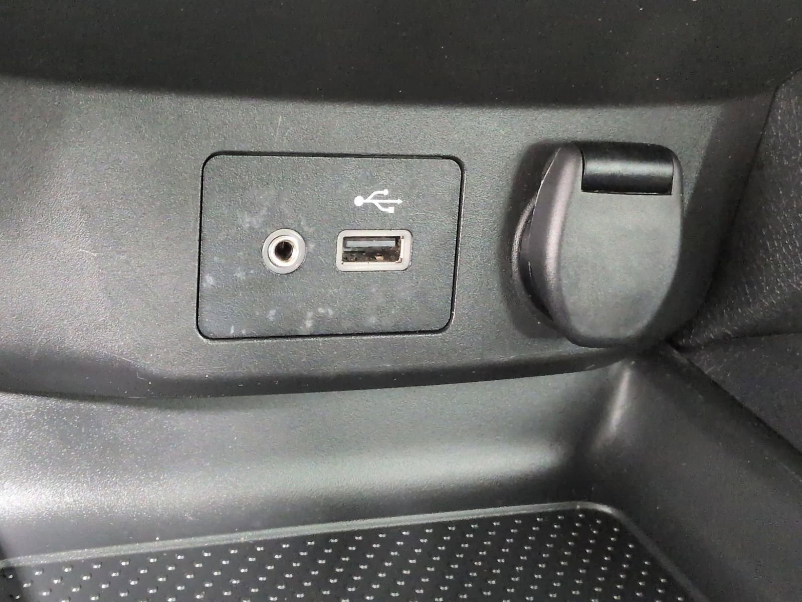 Used 2019 Nissan Rogue S image 31