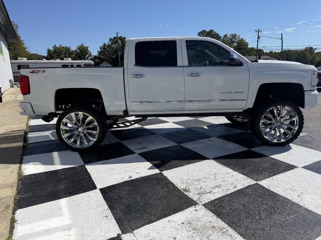 Used 2016 Chevrolet Silverado 1500 LTZ Z71 w/ LTZ Plus Package AWD/4WD image 5