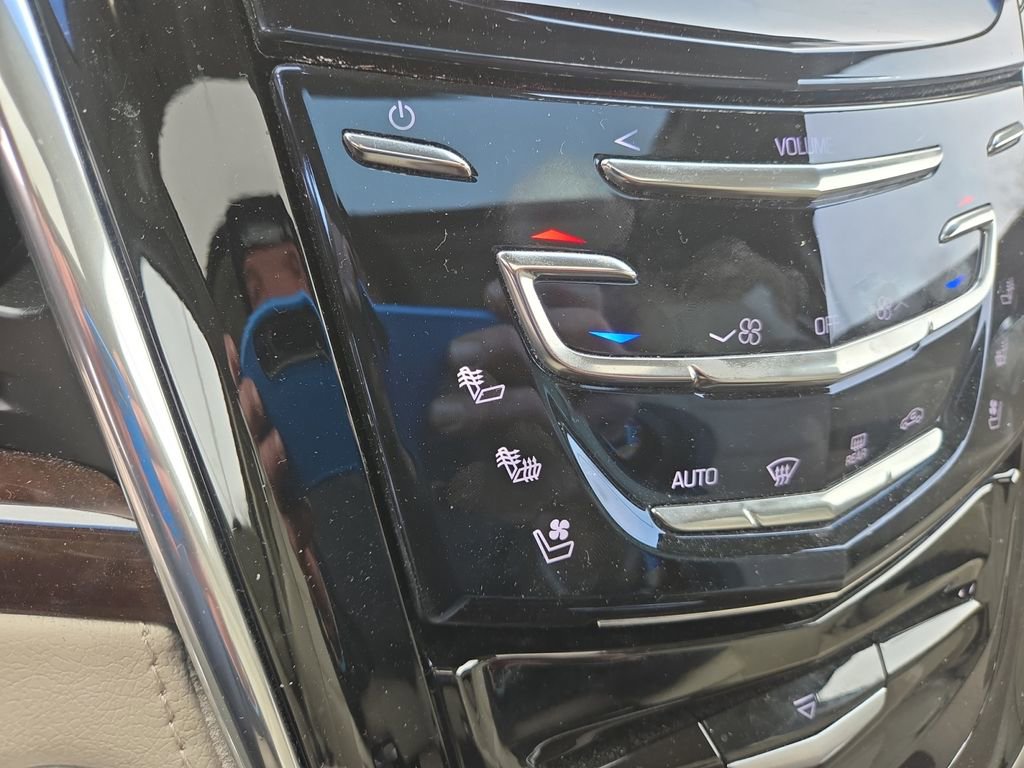 Used 2016 Cadillac Escalade Luxury image 26