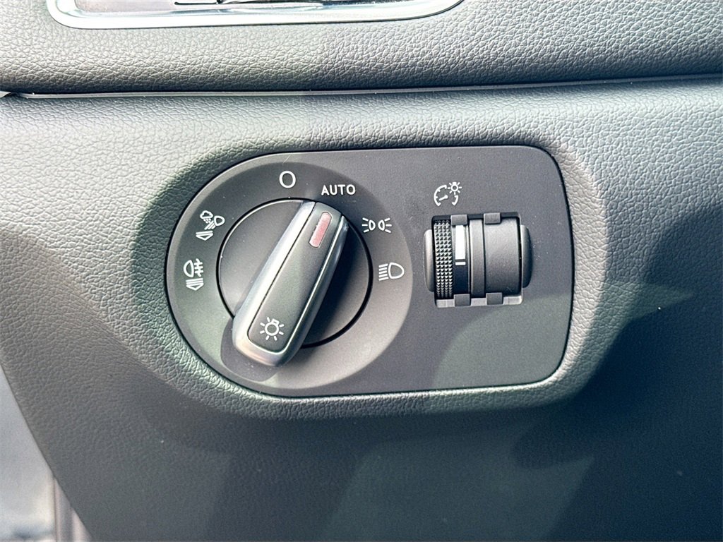 Used 2017 Audi Q3 2.0T Premium image 11