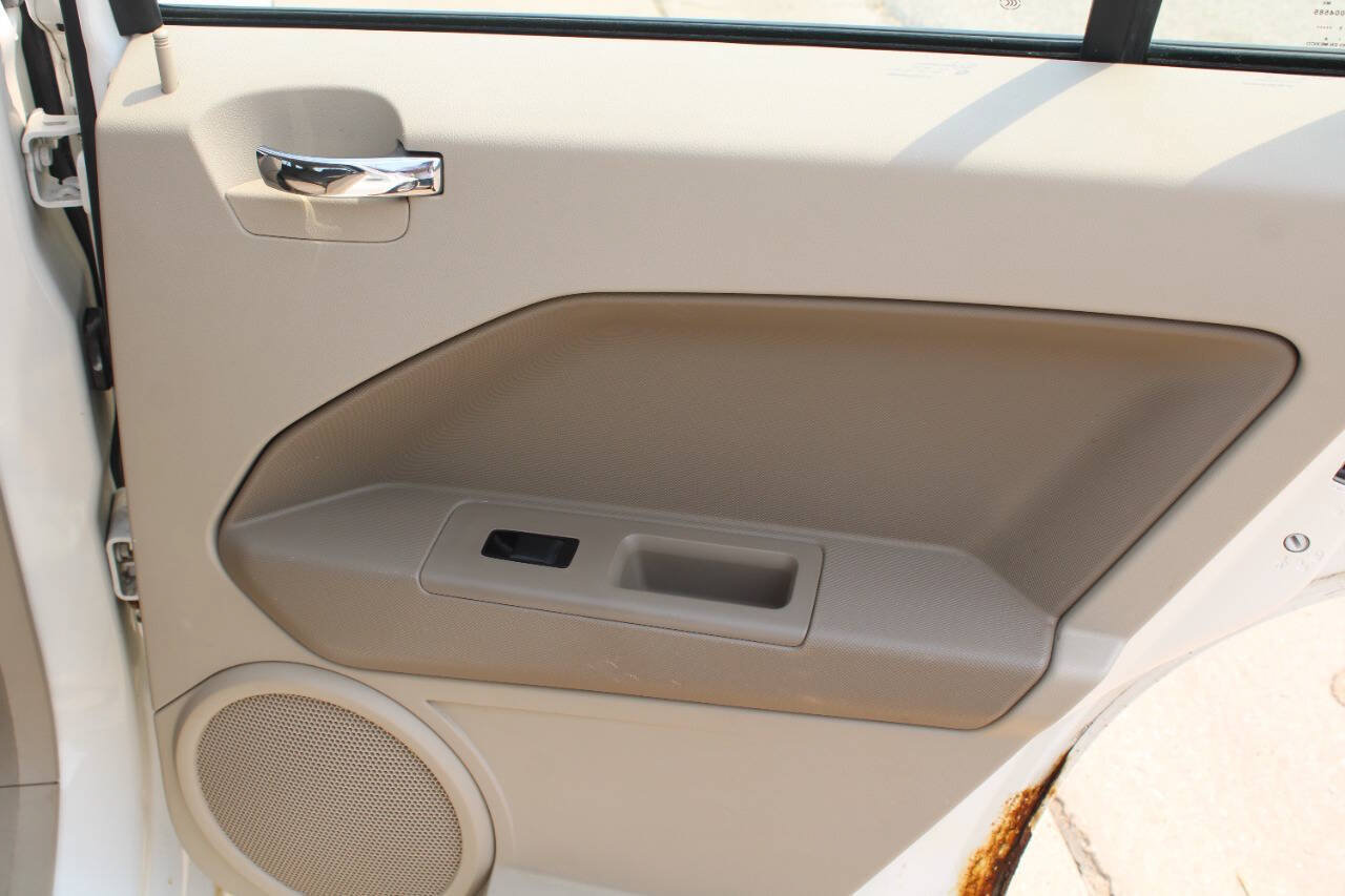Used 2009 Dodge Caliber SXT FWD image 9