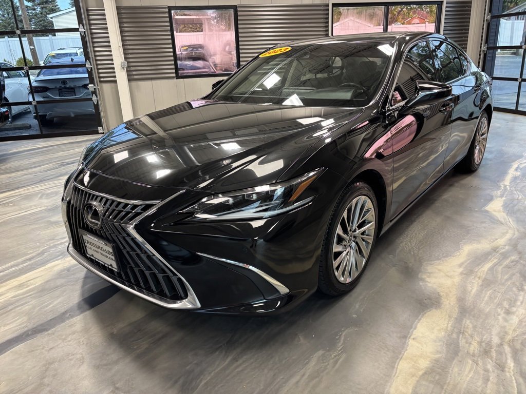 Used 2023 Lexus ES 300h w/ Luxury Package image 4