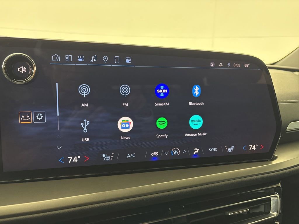 Used 2025 Chevrolet Traverse LT w/ Sun and Wheel Package image 32